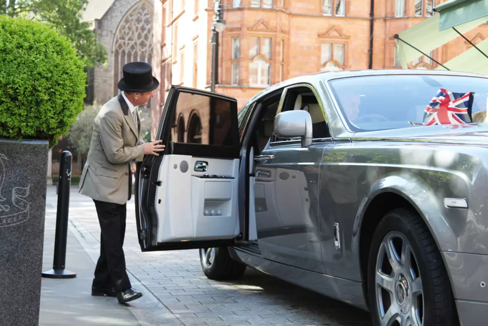 Rolls-royce-phantom-doorman-1000x667 | X Chauffeurs | X Chauffeurs