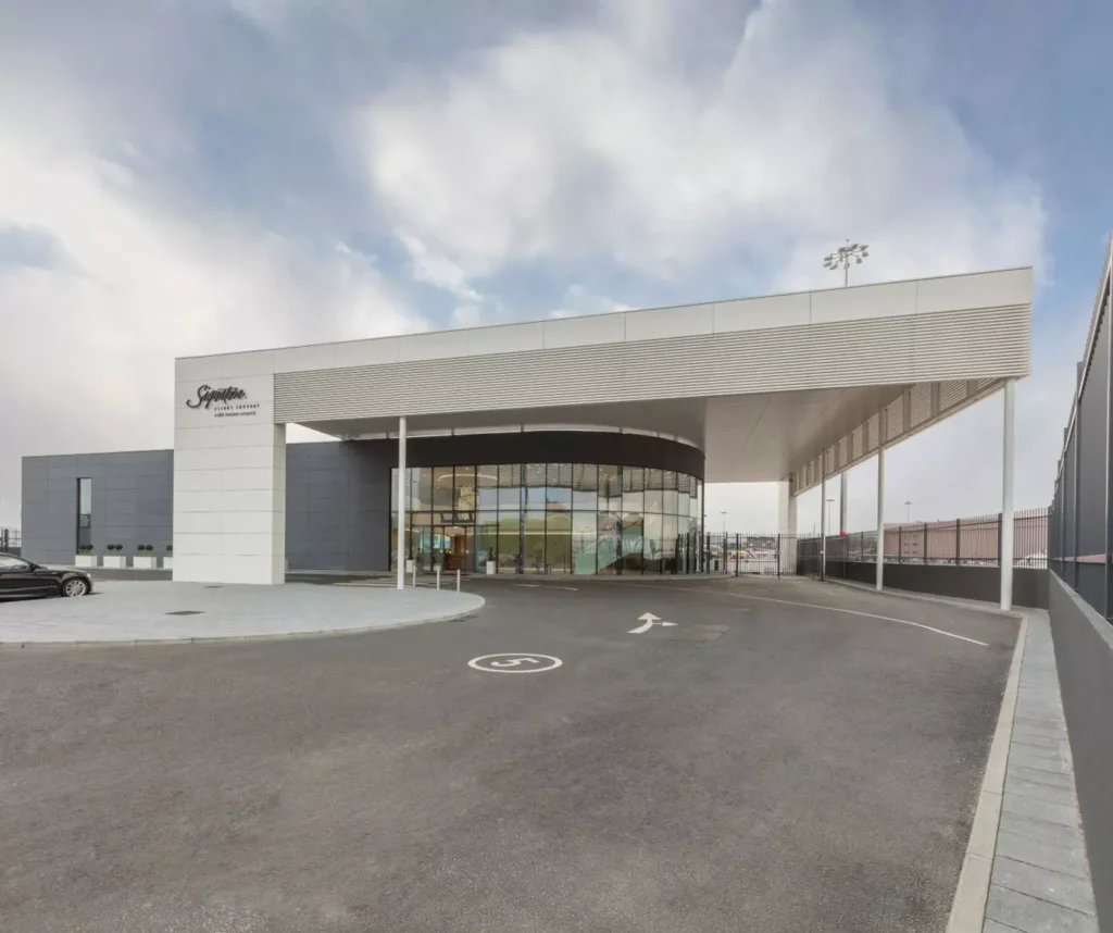Signature-luton-fbo-1 | X Chauffeurs | X Chauffeurs